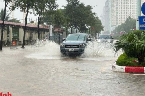 Hà Nội: Sở Xây dựng Hà Nội lý giải vì sao đường Tố Hữu ngập sâu dù nằm ngay cạnh công trình chống ngập