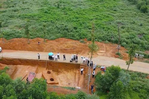 Hai mộ gạch gần 1.600 năm tuổi còn nguyên đồ tùy táng ở Nghệ An