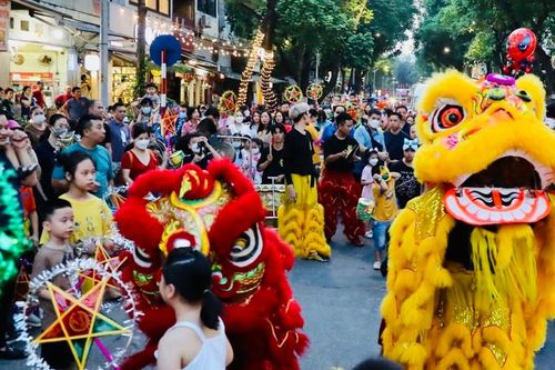 Múa lân, rước đèn, làm đồ chơi dân gian tại Lễ hội Trung thu 2026