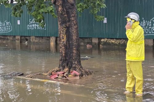 Hà Nội hứng đợt mưa rất lớn thứ 2 trong ngày