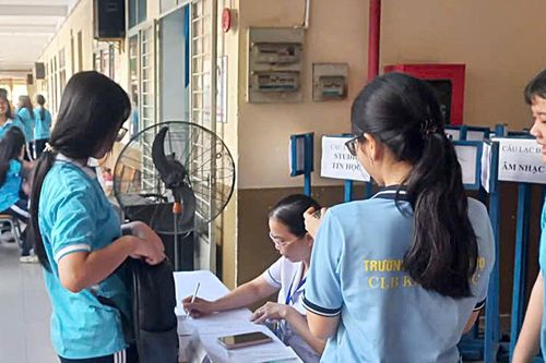 TPHCM quy định mức trần nhiều khoản thu dịch vụ trường công