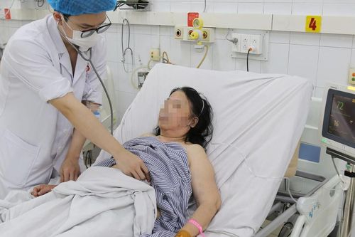 Nhiều ngày mệt mỏi nhưng ngại phiền con, người phụ nữ tái phát đột quỵ