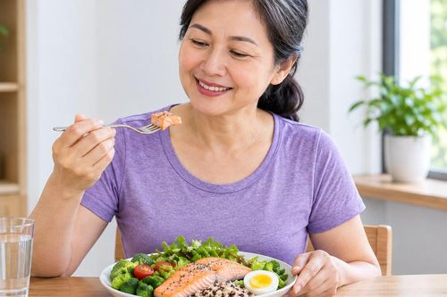 Vì sao ăn đủ protein nhưng bắp tay vẫn nhẽo sau tuổi 50?