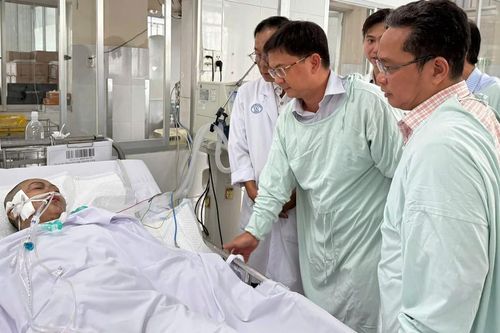 Lãnh đạo TPHCM thăm, động viên 5 nạn nhân vụ cháy ở Chợ Lớn