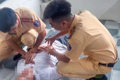 Kịp thời cứu sống người đàn ông đột quỵ tại quán ăn bên Quốc lộ 32