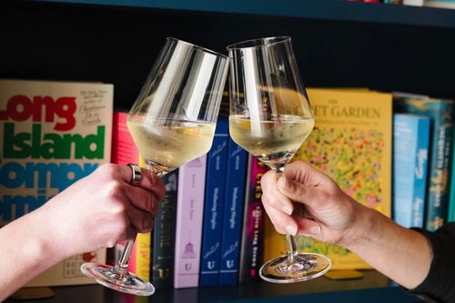 Đi bar đọc sách ở Hà Nội
