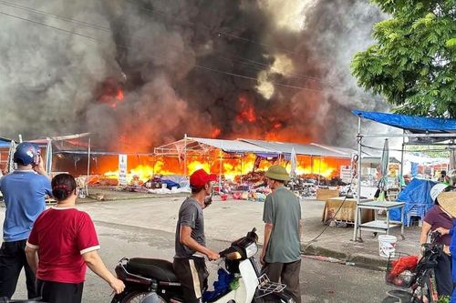 Hiện trường vụ cháy chợ Kim Sơn ở Quảng Ninh