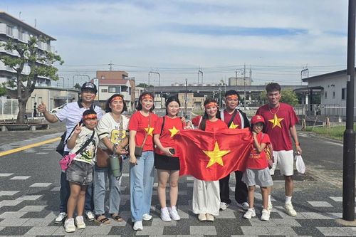 Cổ động viên Việt Nam tiếp lửa cho đội tuyển U23 tại ASIAD 20