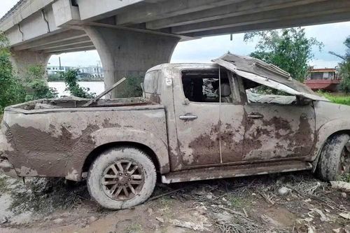 Vĩnh Long: Khẩn trương điều tra vụ một ô tô được phát hiện dưới kênh