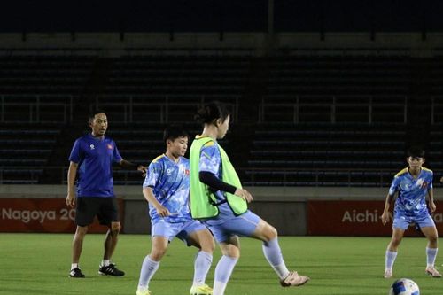 ĐT nữ Việt Nam đến Osaka, dồn sức cho trận quyết định với Thái Lan