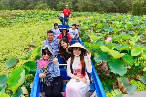 Vì một miền quê đáng sống: Trà Sư mùa nước nổi - Miền xanh níu bước