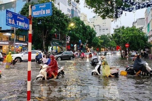 Cảnh giác 7 nhóm bệnh truyền nhiễm nguy hiểm bùng phát sau mưa ngập