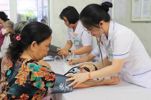 Đề xuất các dịch vụ kỹ thuật y tế khám sức khỏe định kỳ với người trên 18 tuổi