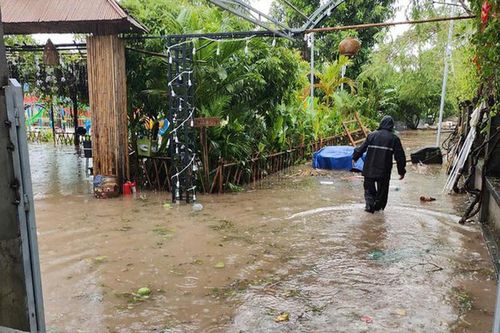 Cảnh báo các bệnh truyền nhiễm sau mưa lớn, ngập úng liên tục nhiều nơi