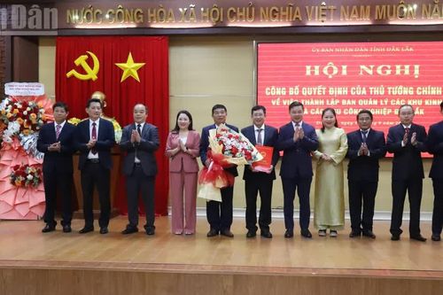 Đắk Lắk công bố quyết định thành lập Ban Quản lý các khu kinh tế và các khu công nghiệp