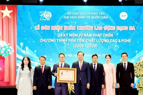 Viện Đào tạo Tiên tiến, Chất lượng cao và POHE thuộc Đại học Kinh tế Quốc dân đón nhận Huân chương Lao động hạng Ba