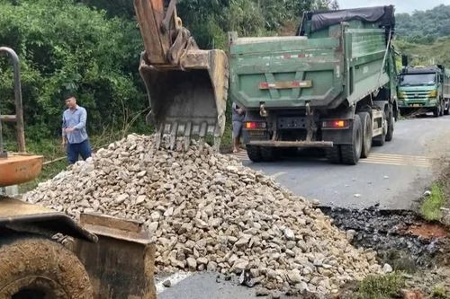 Khẩn trương khắc phục hậu quả mưa lũ, bảo đảm an toàn giao thông tại Thanh Hóa và Nghệ An