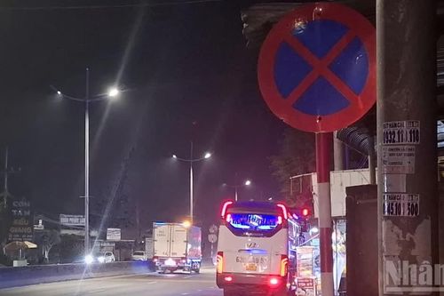 Nhiều phương tiện xe khách thường xuyên đậu, đỗ nơi cấm