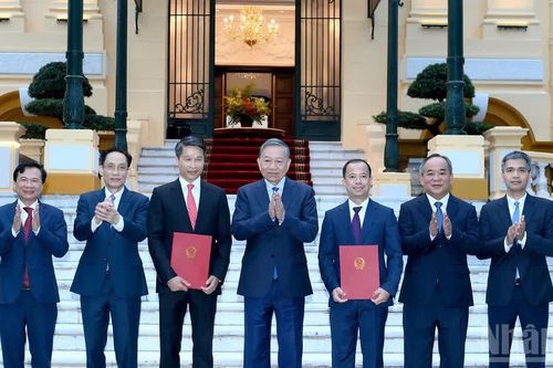 Tổng Bí thư, Chủ tịch nước Tô Lâm trao quyết định bổ nhiệm Đại sứ Việt Nam tại nước ngoài