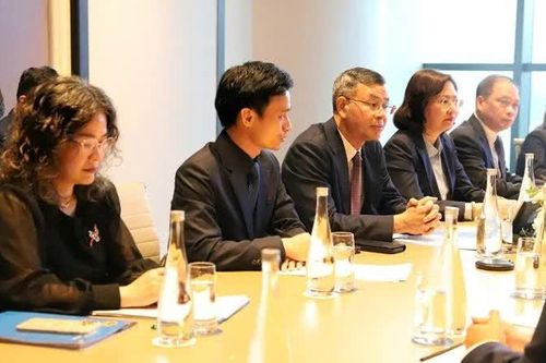 Bộ Tài chính và FTSE Russell tăng cường hợp tác phát triển thị trường chứng khoán