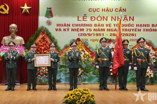 Thượng tướng Lê Quang Minh dự Lễ đón nhận Huân chương Bảo vệ Tổ quốc hạng Ba của Cục Hậu cần
