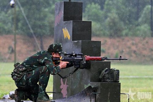 Xạ thủ bắn tỉa toàn quân hoàn thành những bài bắn khó