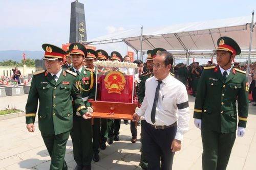 17 hài cốt liệt sĩ trở về với đồng đội sau 56 năm