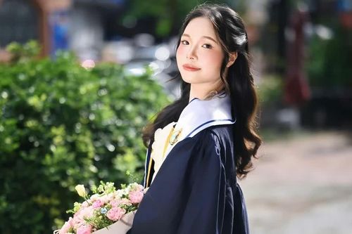 Cô giáo trẻ từng 4 năm đạt danh hiệu Sinh viên Xuất sắc, giành nhiều giải thưởng Ngữ văn