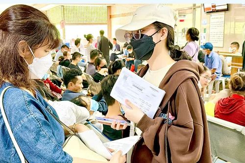 Nỗ lực giảm quá tải bệnh viện tuyến cuối: Áp lực cả hai phía