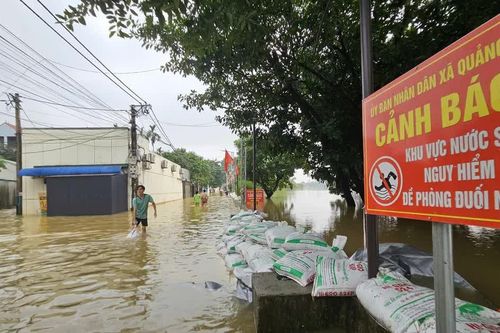 Nước sông Bùi dâng cao, gây ngập sâu một xã ở Hà Nội trong nhiều ngày