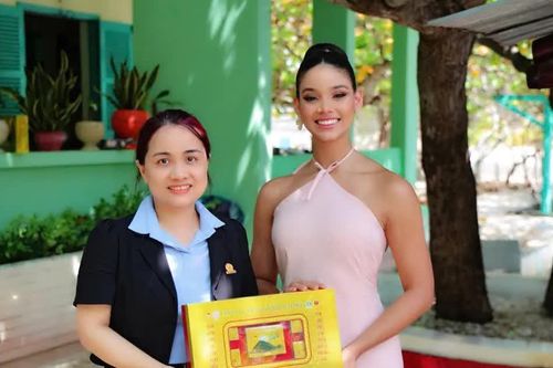 Hoa hậu thế giới Joheiry Mola Domiguez cùng hai Á hậu trải nghiệm đảo yến Hòn Nội