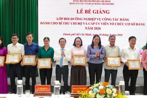 Bế giảng lớp bồi dưỡng nghiệp vụ công tác Đảng năm 2026