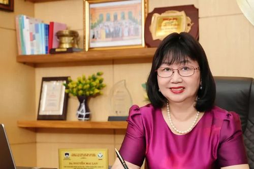 Chủ tịch Hội đồng Trường Đại học Nguyễn Tất Thành nhận giải thưởng ngành dệt may