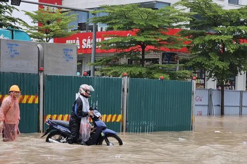Những lưu ý từ chuyên gia để di chuyển an toàn khi thời tiết mưa bão, ngập úng