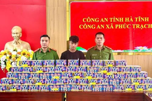 Chưa xóa án tích lại bị bắt vì vận chuyển 1 xe pháo hoa lậu