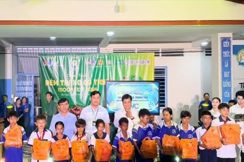 Chương trình 'Đêm trăng cổ tích' đến với học sinh xã biên giới ở An Giang