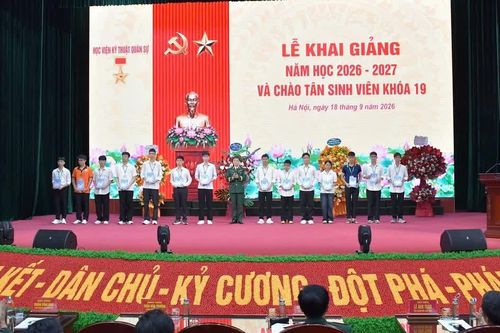 Học viện Kỹ thuật Quân sự chào đón tân sinh viên khóa 19