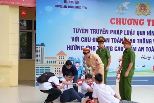 Sân khấu hóa tuyên truyền pháp luật, lan tỏa văn hóa giao thông trong học sinh