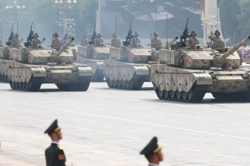 Trung Quốc chế tạo xe tăng có lò phản ứng và máy gia tốc để bắn xa 450km?