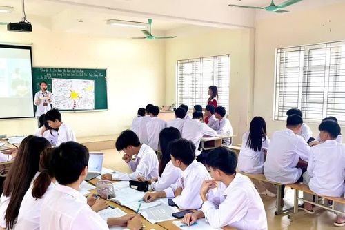 Đề xuất bỏ phân hạng trường, chốt phụ cấp cố định cho hiệu trưởng