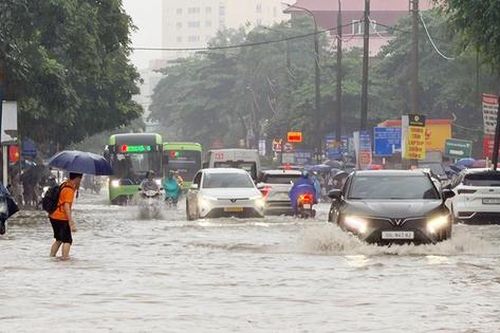 Mưa ngập, quyết định cho học sinh nghỉ: An toàn cần được đặt lên trước