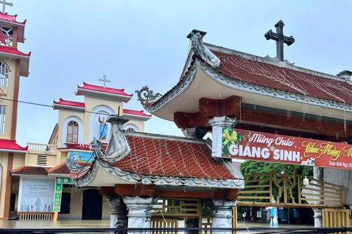 Nước lũ dâng, nhiều khu vực tại giáo xứ Mỹ Thủy ở Ninh Bình ngập sâu