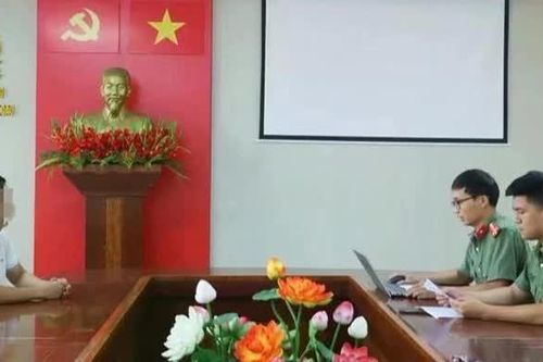 Tung tin 'vỡ đê' giữa lúc mưa lũ, người đàn ông bị phạt 15 triệu đồng