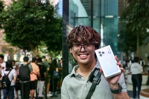 'Fan Táo' quốc tế xếp hàng chờ mua iPhone 18, Singapore có người mua 33 chiếc