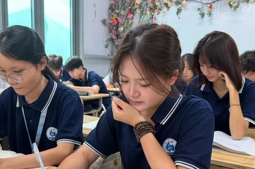 Dự kiến bỏ điểm cộng IELTS trong tuyển sinh đại học: 'Luật chơi' thay đổi giữa chừng