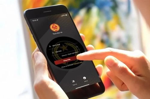 Hướng dẫn hộ kinh doanh kê khai thuế với Chatbot trên eTax Mobile