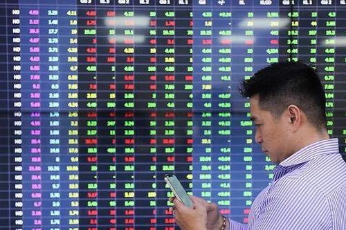 VN-Index đảo chiều trước giờ nâng hạng