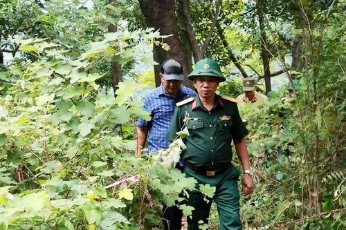 Hé lộ 2 vị trí nghi có mộ tập thể 25 liệt sĩ ở Hải Vân