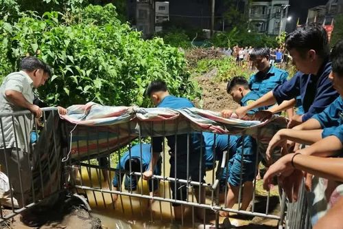 Hà Nội: Đơn vị phụ trách thoát nước nói gì về vụ nam sinh ngã xuống cống tử vong?