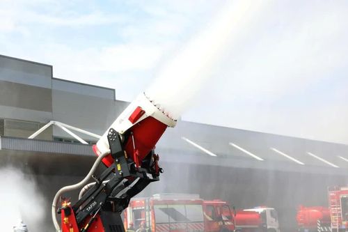 Hơn 600 người diễn tập cứu nhà máy ô tô ở Quảng Ninh khỏi biển lửa